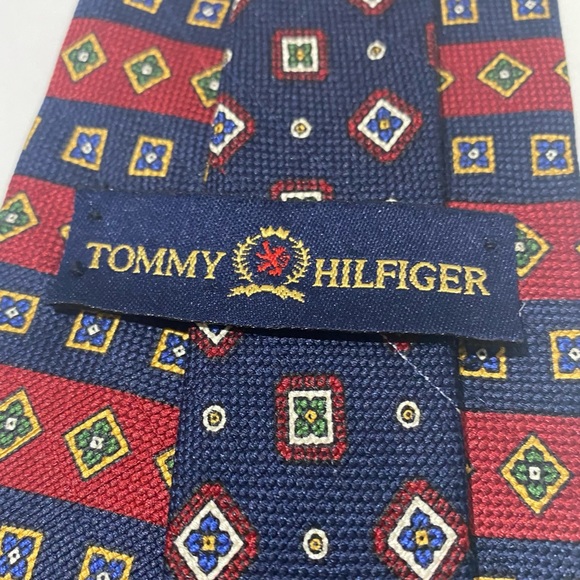 Tommy Hilfiger 100% Imported Italian Silk Neck Tie Navy Red Stripes Geometric - Picture 3 of 6